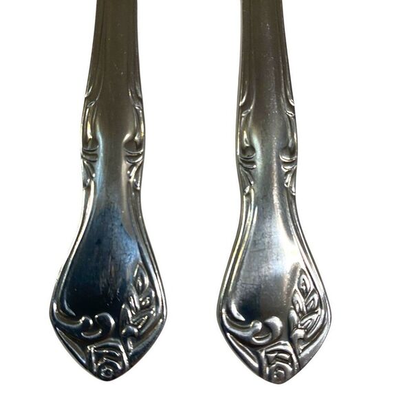 2 Reed and Barton Stainless Dinner Knife Heritage Mint Small Knife - Picture 3 of 3